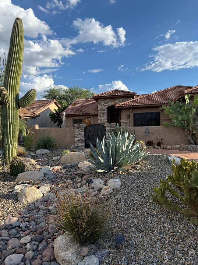 Foto del edificio - 2384 E Bonita Canyon Dr