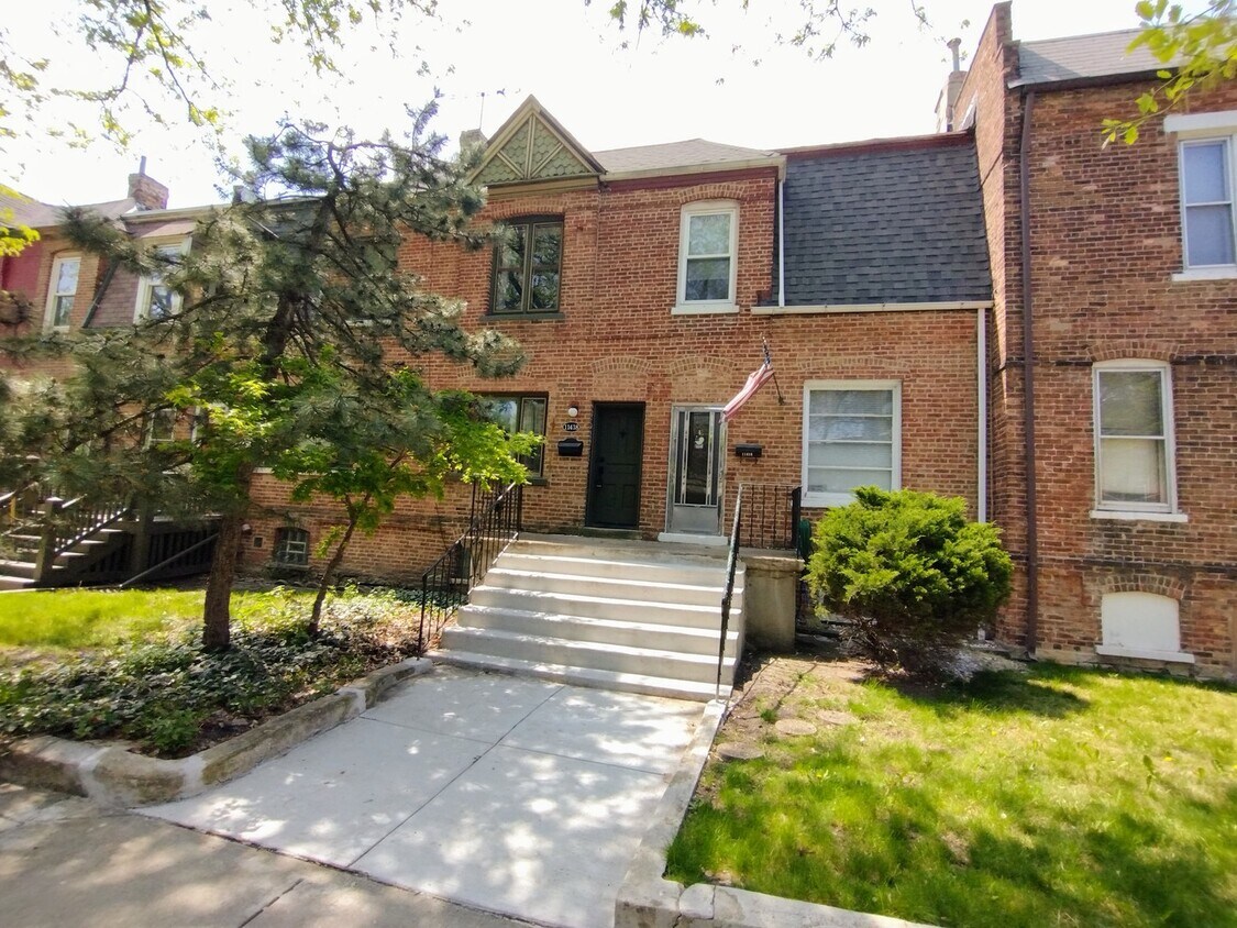 11418 S SAINT LAWRENCE Ave, Chicago, IL 60628 Condo for Rent in Chicago, IL