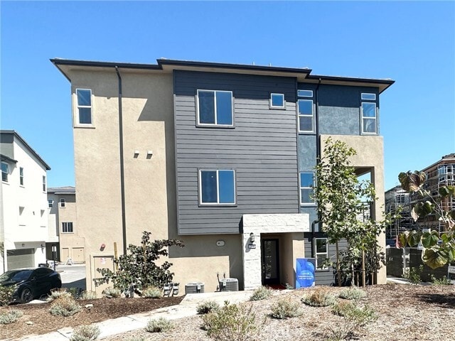 Building Photo - 322 Tank