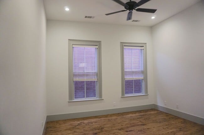 Building Photo - 552 E Liberty