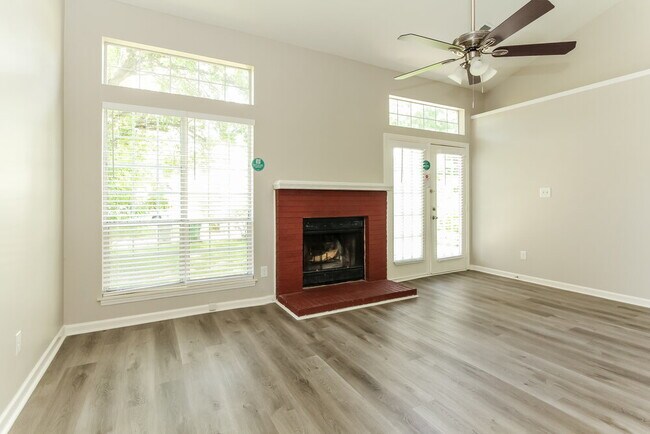 Foto del edificio - 9101 Oren Thompson Rd