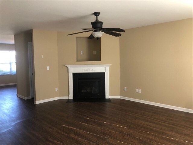 Foto del edificio - 5149 Liberty Hall Cir