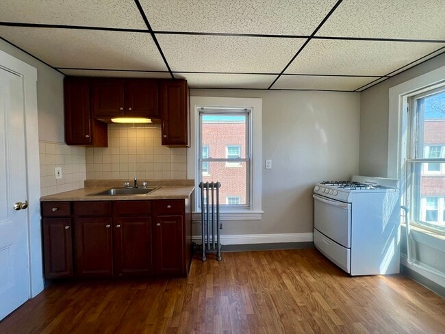 Building Photo - 17 Sanborn St