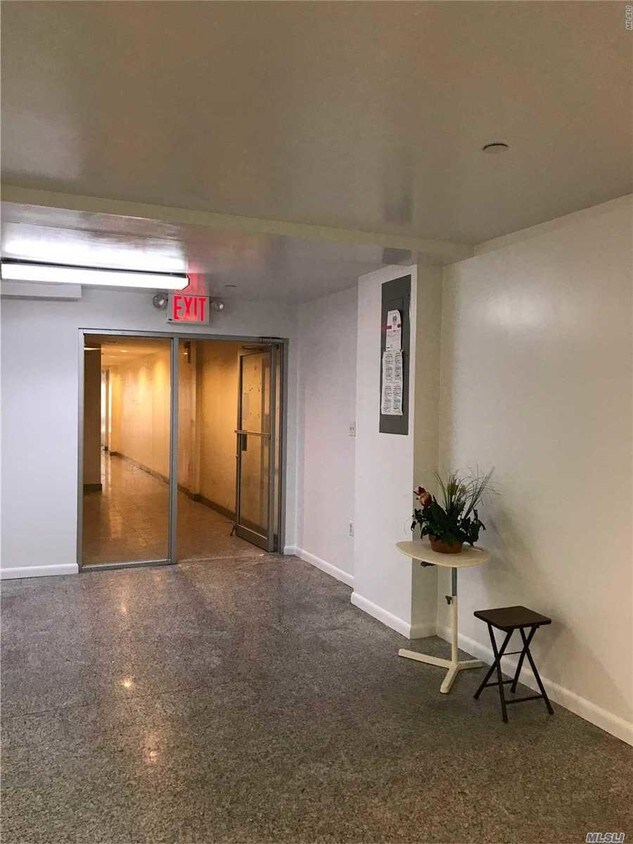 Building Photo - 821 57th St