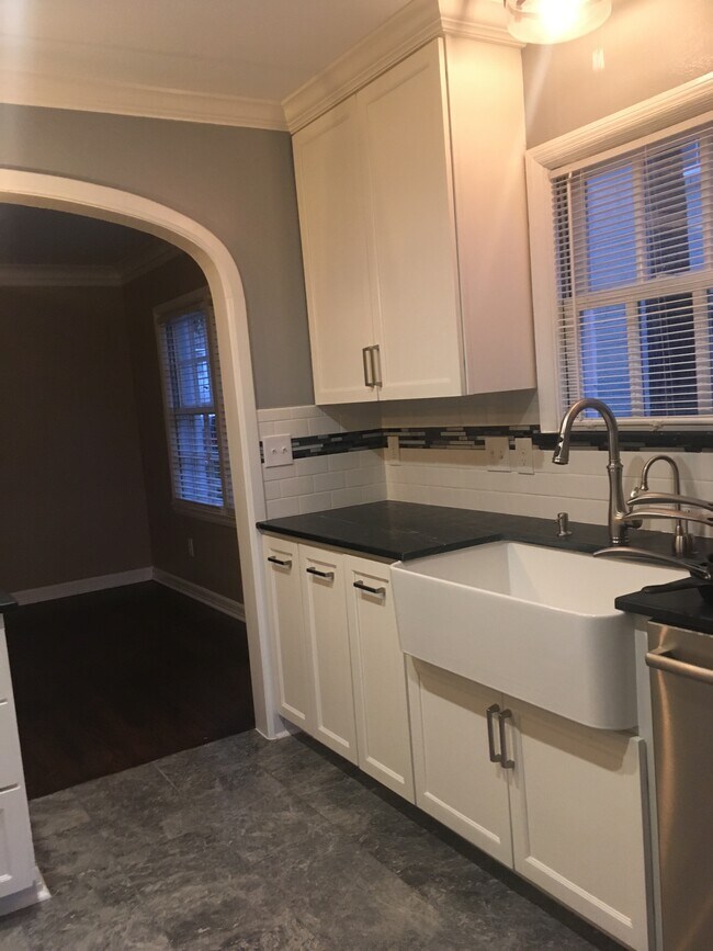 Foto del edificio - 4128 Emerson Ave
