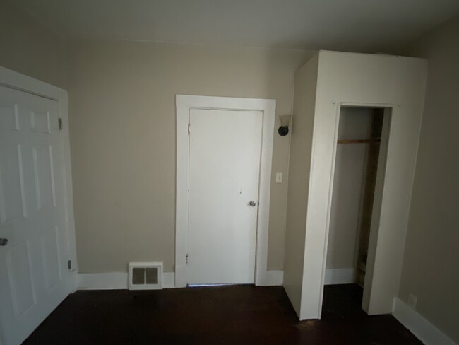 Building Photo - 630 S 24th St