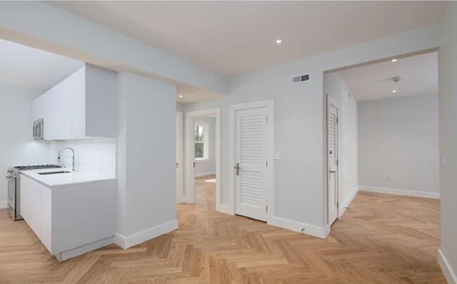 Photo - 3 Forest St Apartment