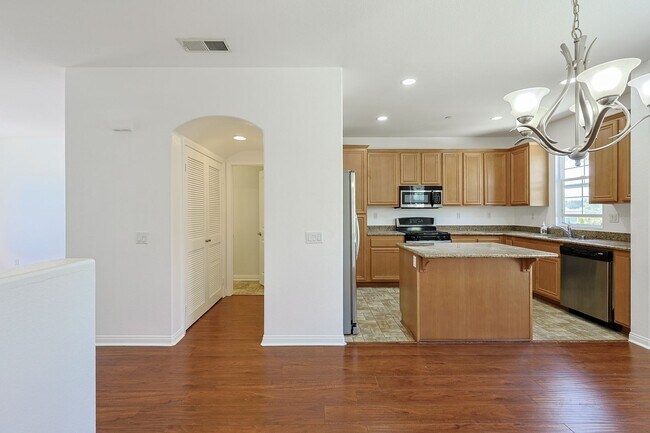 Foto del edificio - La Mesa 2BR + Office Room Townhome-Style Condo with 2-Car Garage Parking