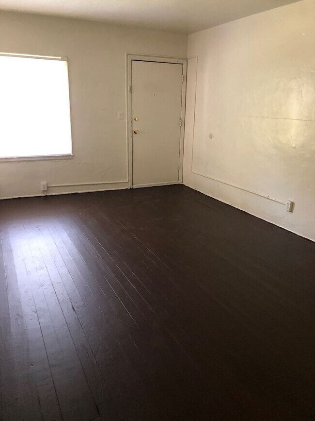 Foto del edificio - Two-bedroom One bath on East 55th