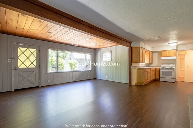 Building Photo - 4250 SW 96th Ave