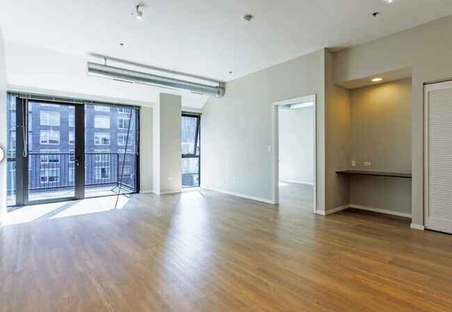 Foto del edificio - 215 W Scott St