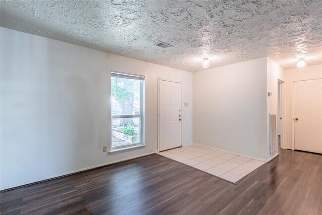 Building Photo - 6815 Marta Dr