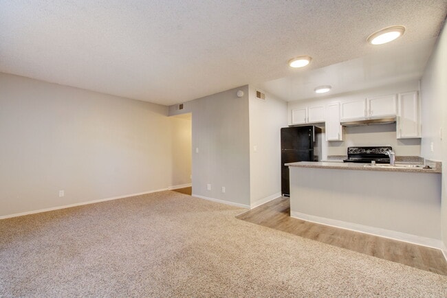 Building Photo - The Elms Apartments
