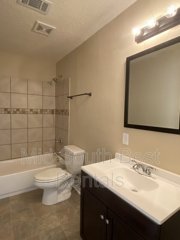 Building Photo - 28 Hiland Pl