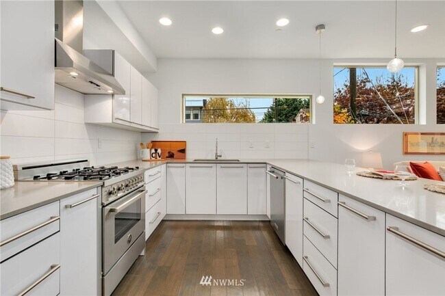 Foto del edificio - Amazing Capitol Hill Townhome 2/2.5 with 2...