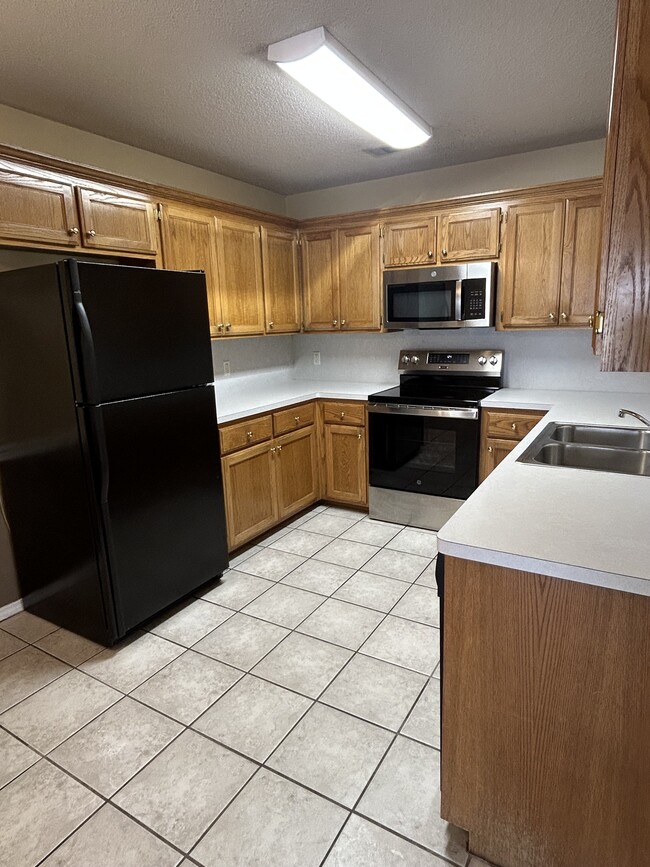 Kitchen - 1928 Lovers Ln