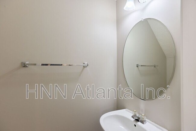 Foto del edificio - 121 Oak Grove Pl