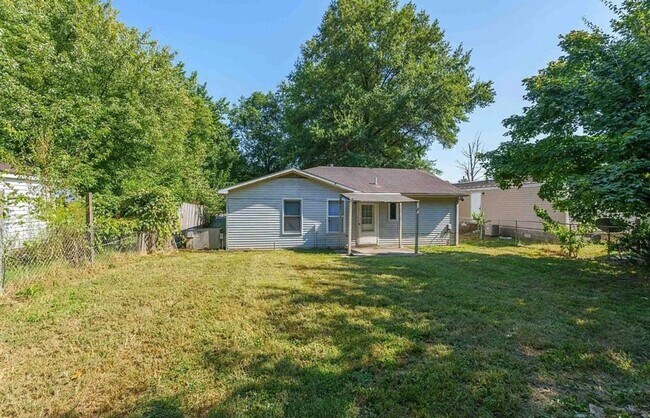 Foto del edificio - Charming 2-Bedroom Ranch Home with Large Backyard – Cozy & Remodeled!