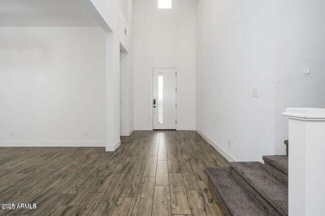 Building Photo - 1221 E Paseo Way
