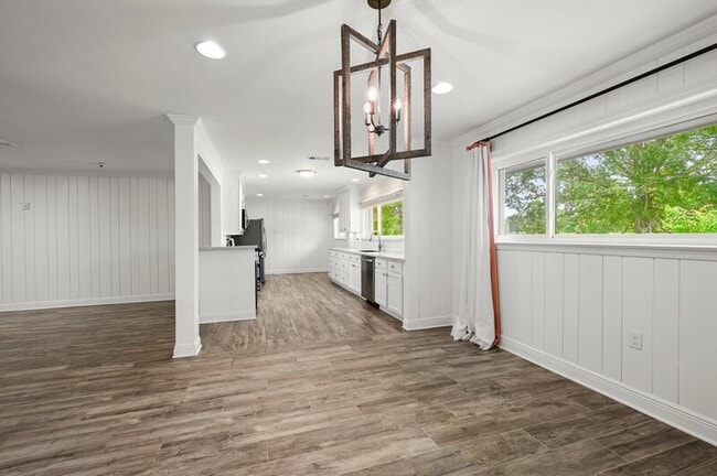 Building Photo - 5475 S Ridge Dr