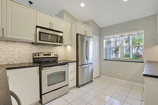 Building Photo - 18  Admirals Court