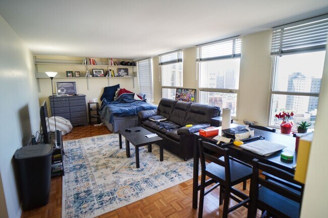 Foto del edificio - 2626 N Lakeview Ave