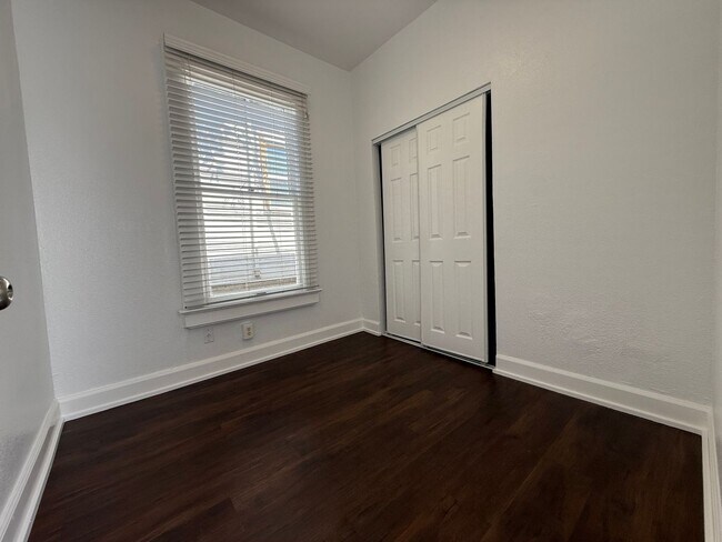 Foto del edificio - Beautiful 2 Bedroom House With Private Bac...