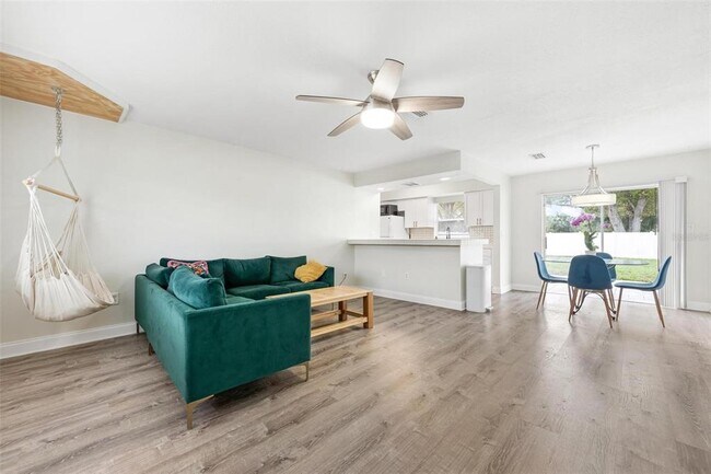 Foto del edificio - 5120 Brookmeade Dr