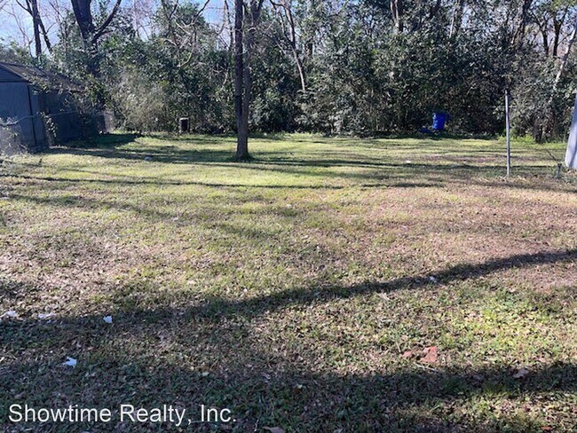 Building Photo - 2 br, 1 bath House - 1013 Harbison Dr.