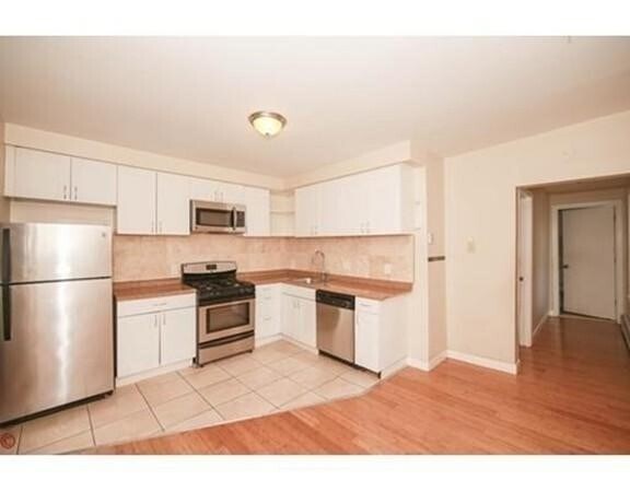 Primary Photo - 23 Pine St