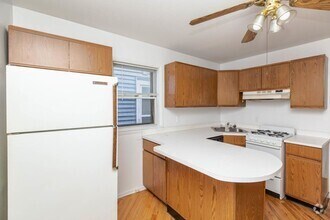 Building Photo - 3037 N Southport Ave