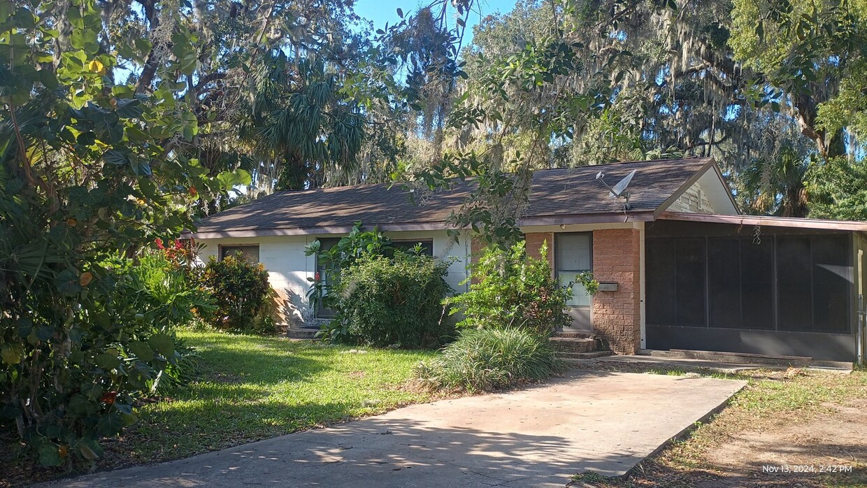 Foto principal - 2 bedroom with large yard, Daytona Beach