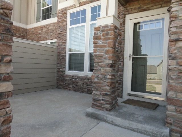 Building Photo - AVAILABLE NOW Nice Townhome 2 Car Garage