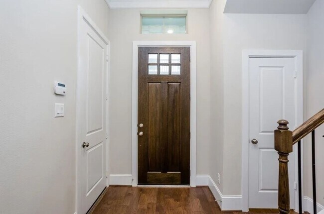 Foto del edificio - Stunning 3BR/3.5BA David Weekley Former Mo...