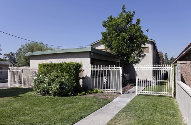 Building Photo - 9210 Pepper Ave