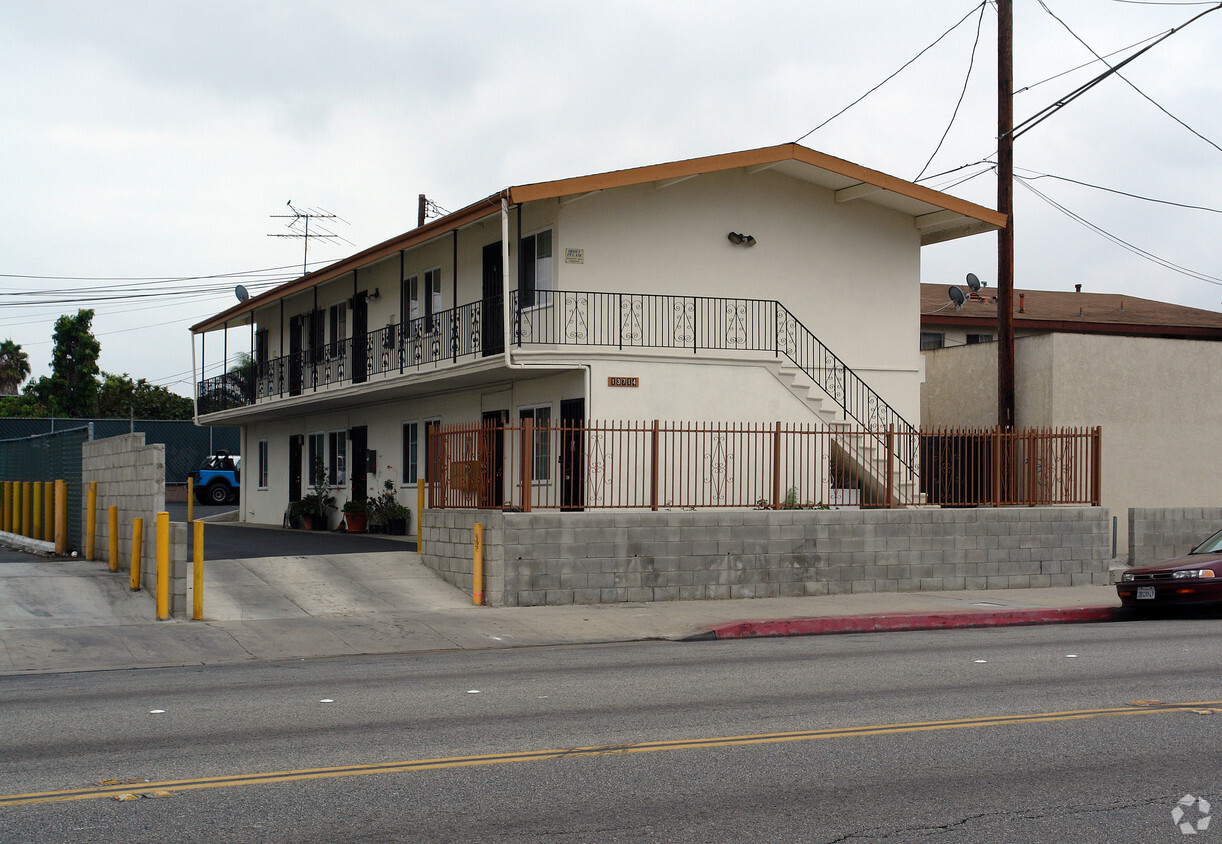 Building Photo - 13714 Inglewood Ave