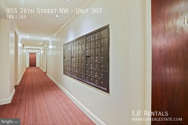 Building Photo - 955 26th St NW