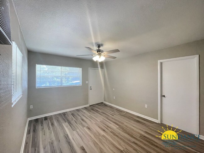 Building Photo - Efficient 1 Bedroom Unit in Fort Walton Beach