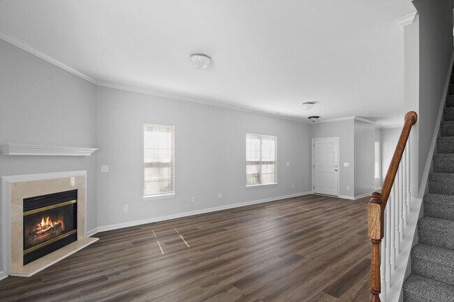 Foto del edificio - North Raleigh Townhouse with One Car Garage