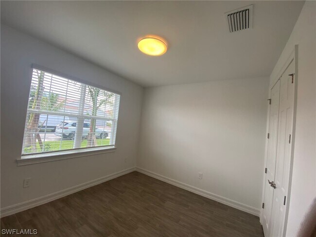Foto del edificio - 2974 Royal Gardens Ave