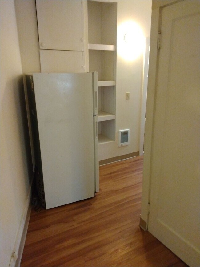 Building Photo - 608e15