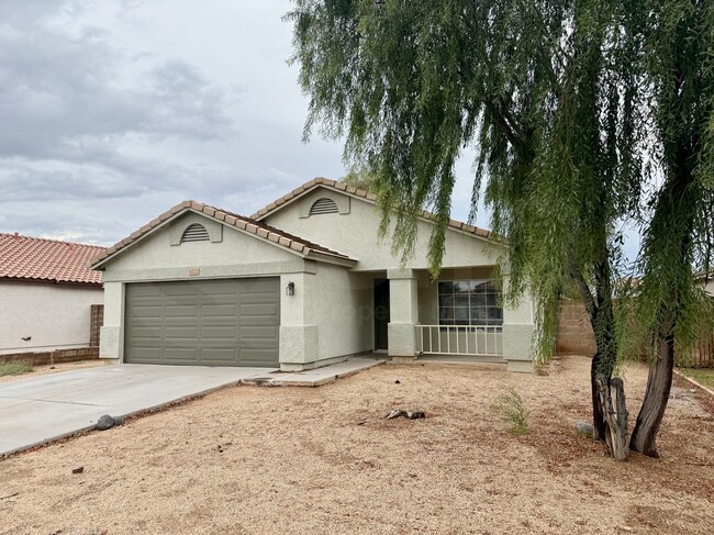 Building Photo - 8222 W Pima St