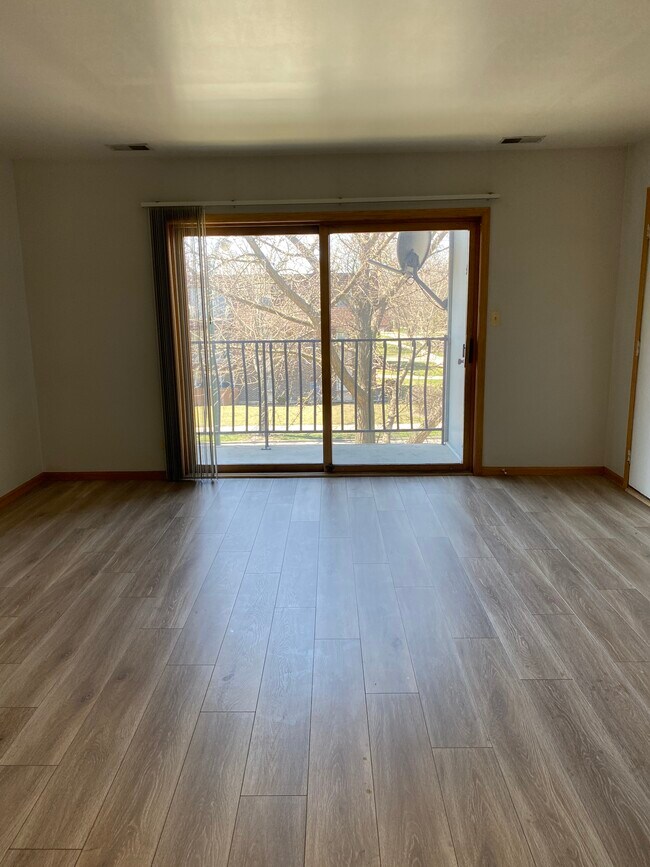 Balcón contiguo a la sala de estar - 3121 S Harlem Ave