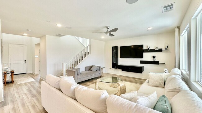 Foto del edificio - Beautifully Designed, and Upgraded, Newer ...