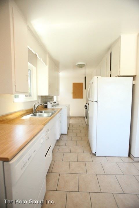Building Photo - 6645 Trigo Rd