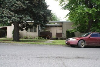 Building Photo - 1313-1315-1315 NE Harvey Rd