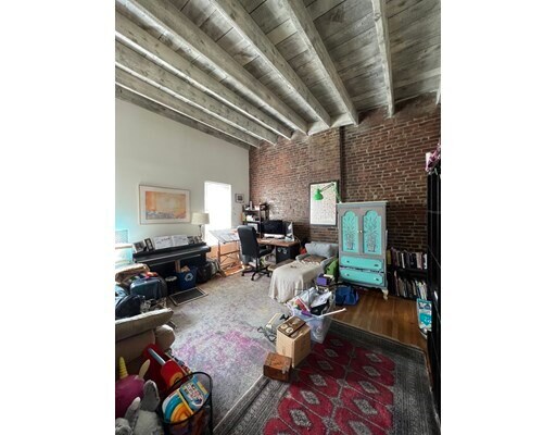 Primary Photo - 433 Cambridge St