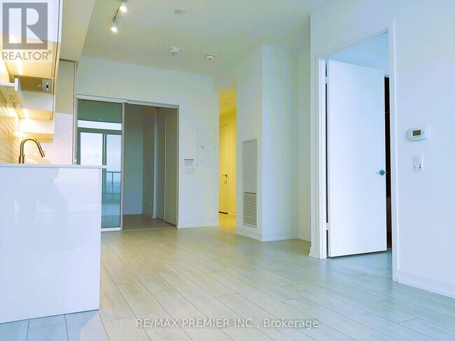 Building Photo - 5 Buttermill Ave.