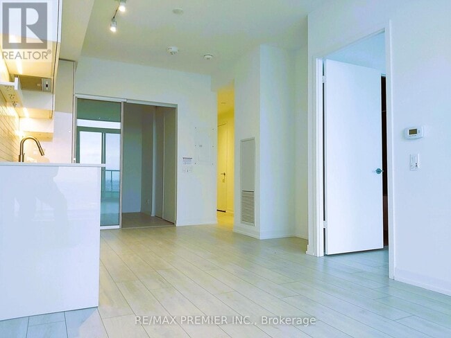 Photo du bâtiment - 5 Buttermill Ave.