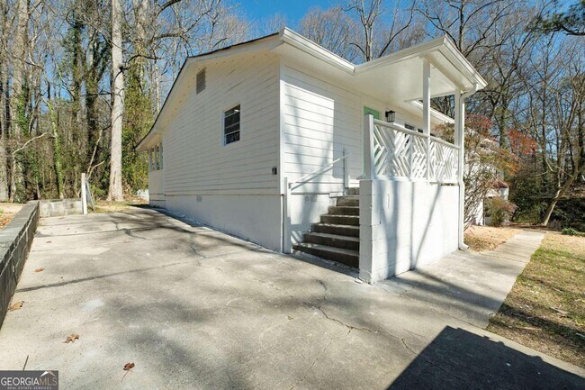 Foto del edificio - 4079 Sunset Dr SW